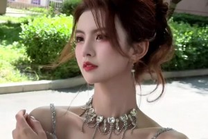 简直美到发光😍腾讯女主播炼炼：雪白的天色，忽尔就炎夏~~~
